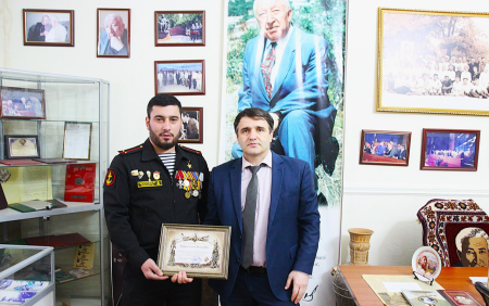 Гамзата Изудинова наградили за оказание помощи участникам СВО