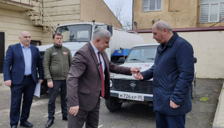 РТПЦ Дагестана передал два внедорожника для нужд участников СВО