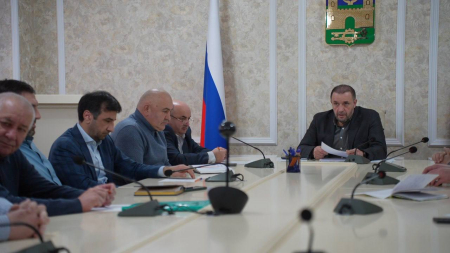 Корголи Корголиев провел заседание Оперативного штаба по работе в период предстоящих новогодних выходных