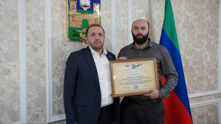 Корголи Корголиев вручил Почетные грамоты и Благодарственные письма за труд и вклад в развитие города