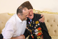 Глава Дагестана поздравил Героя России Ибрагим-Пашу Садыкова со 102-летием